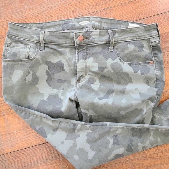 Old Navy Camo Rockstar Super Skinny 16P Jeans - Picture 4 of 10